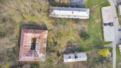 Zámecký areál a Bravantice pohledem dronu